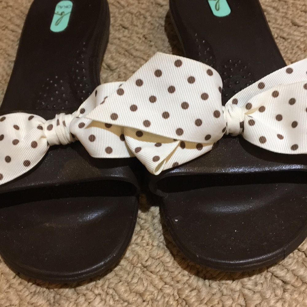 Oka b. sandals